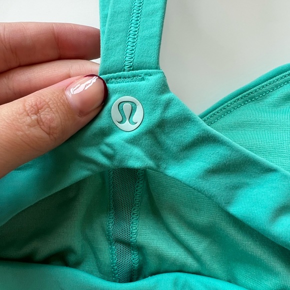 Lululemon Wrap it up Bra in Teal (Size 8) - Picture 5 of 5